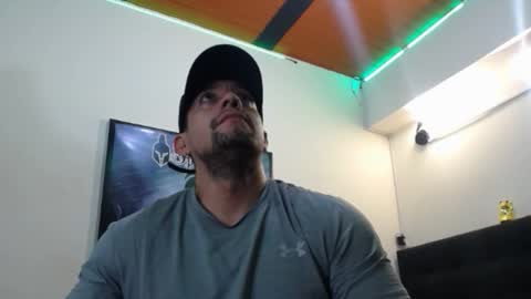 Snapshot of spartacus_cam chatting on 09.11.25     online show from 09.11.25