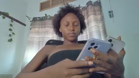 Snapshot of spicebae256 chatting on 10.02.25 Smiles online show from 10.02.25