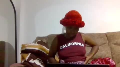 Snapshot of spicybitch16 chatting on 12.21.25 spicybitch16 online show from 12.21.25