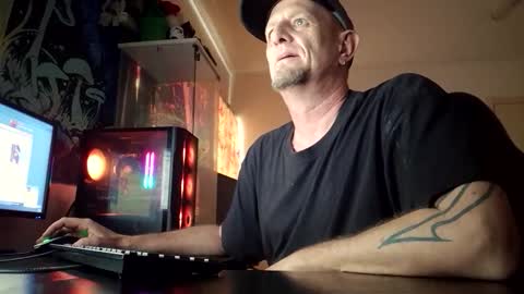 Snapshot of spicyfox420 chatting on 10.09.25 SpicyFox420 online show from 10.09.25