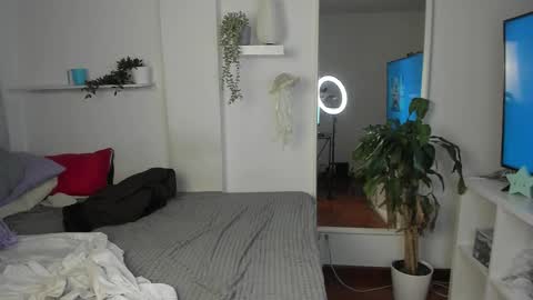 Snapshot of spider_baby_ chatting on 12.16.25 spider_baby_ online show from 12.16.25