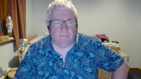 Snapshot of springtine chatting on 05.31.26 springtine online show from 05.31.26
