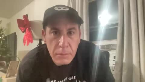 Snapshot of spun4feet chatting on 12.15.25 spun4feet online show from 12.15.25