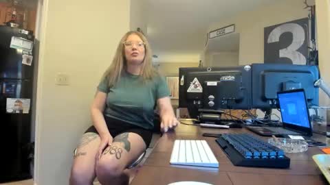 Snapshot of squirt_vip_room chatting on 01.16.26 Roxy Day Mossimo Knight online show from 01.16.26