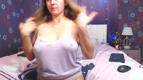 Snapshot of squirtyjess chatting on 12.25.24 just Jess online show from 12.25.24