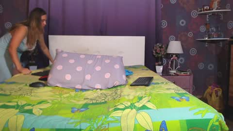 Snapshot of squirtyjess chatting on 01.17.25 just Jess online show from 01.17.25