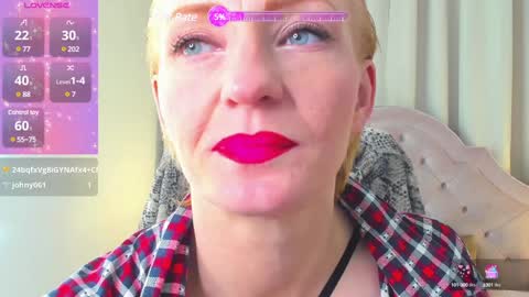 Snapshot of squirtymom chatting on 12.02.24 Alisa online show from 12.02.24