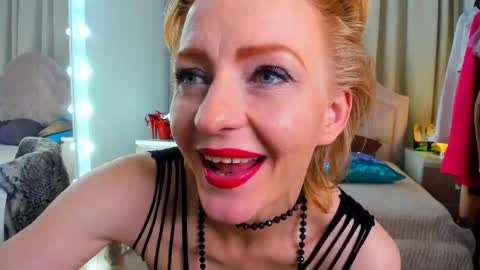 Snapshot of squirtymom chatting on 02.25.25 Alisa online show from 02.25.25