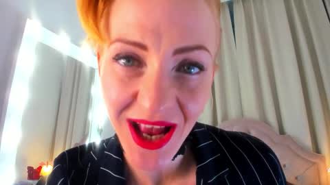 Snapshot of squirtymom chatting on 09.25.25 Alisa online show from 09.25.25