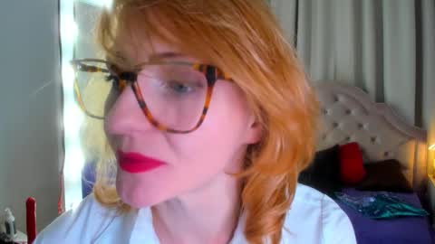 Snapshot of squirtymom chatting on 10.12.25 Alisa online show from 10.12.25