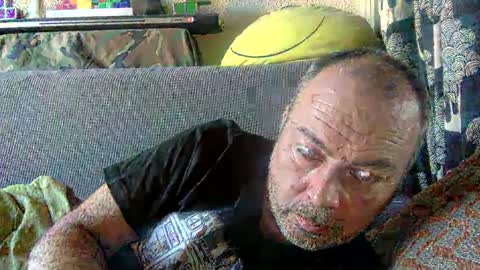 Snapshot of srekos38 chatting on 02.15.25 srekos38 online show from 02.15.25