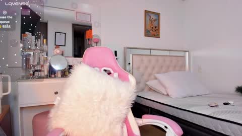 Snapshot of srita_laura chatting on 01.19.25 Laura online show from 01.19.25