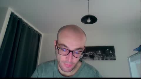 Snapshot of ssenzo chatting on 12.23.24 ssenzo online show from 12.23.24