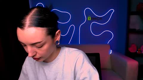 Snapshot of stacey_queen chatting on 12.15.25 stacey_queen online show from 12.15.25