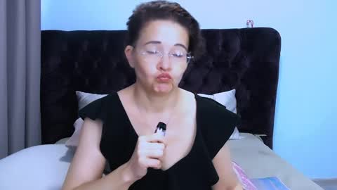 Snapshot of staceydarling chatting on 05.09.26 staceydarling online show from 05.09.26