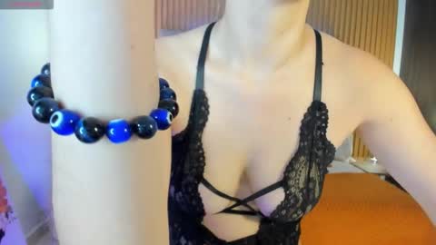 Stacy Woods online show from 11.20.25