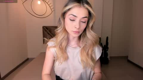 Stacy Woods online show from 05.07.26