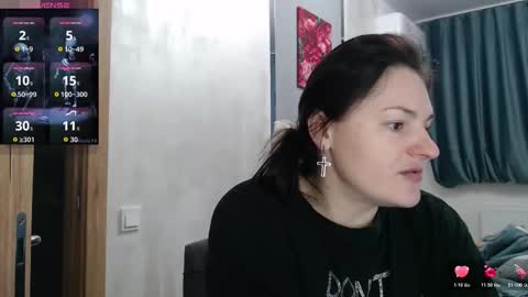 Snapshot of stacy_davise chatting on 10.31.25 STACY online show from 10.31.25