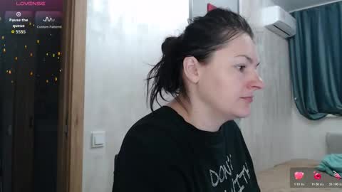 Snapshot of stacy_davise chatting on 11.06.25 STACY online show from 11.06.25