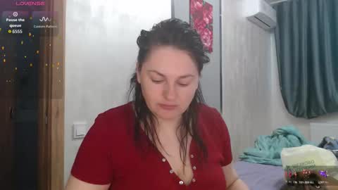 Snapshot of stacy_davise chatting on 12.04.25 STACY online show from 12.04.25