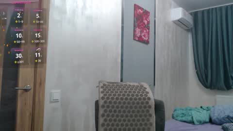 Snapshot of stacy_davise chatting on 12.05.25 STACY online show from 12.05.25