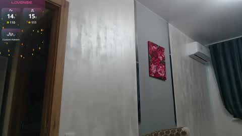 Snapshot of stacy_davise chatting on 12.14.25 STACY online show from 12.14.25