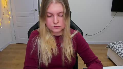 Snapshot of stacy_miraclee chatting on 12.14.24 Stacy  online show from 12.14.24
