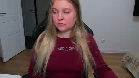 Snapshot of stacy_miraclee chatting on 10.24.25 Stacy  online show from 10.24.25