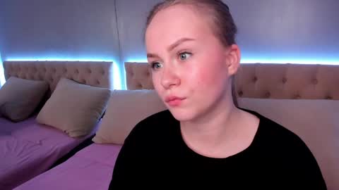 Snapshot of stacy_moorexx chatting on 06.03.26 STACY online show from 06.03.26
