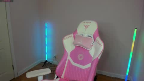 Snapshot of stacy_riiver chatting on 02.04.25 Stacy Mon Tue Wed Thu Fri Sun GMT GMT 3 1000am - 0400pm online show from 02.04.25