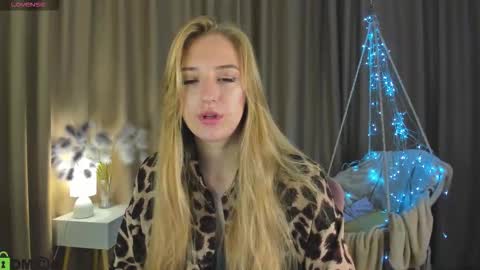 Snapshot of stacy_riiver chatting on 10.12.25 Stacy Mon Tue Wed Thu Fri Sun GMT GMT 3 1000am - 0400pm online show from 10.12.25