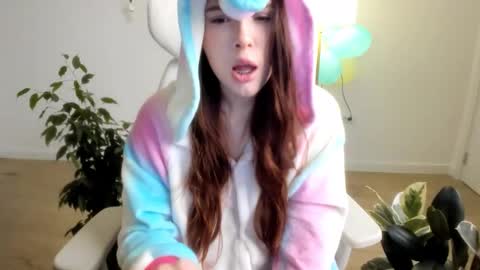 Snapshot of stacyluxxe chatting on 12.15.25 Stacy online show from 12.15.25