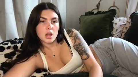 Snapshot of stacywithuu chatting on 09.18.25 Stacy online show from 09.18.25