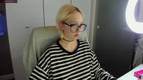 Snapshot of starelli chatting on 05.09.26 Kate online show from 05.09.26