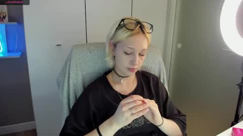 Snapshot of starelli chatting on 05.12.26 Kate online show from 05.12.26
