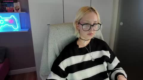 Snapshot of starelli chatting on 05.16.26 Kate online show from 05.16.26