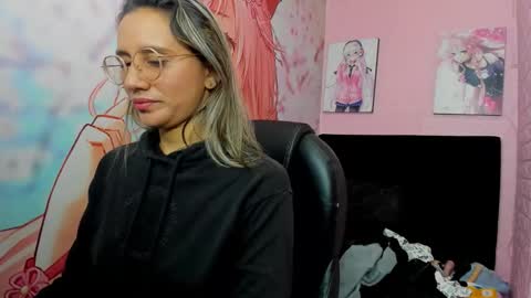 Snapshot of starlettays chatting on 12.01.25 StarletTays online show from 12.01.25