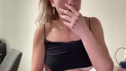 Snapshot of stassiethatsororitygirl chatting on 12.24.24 Stassiethatsororitygirl online show from 12.24.24