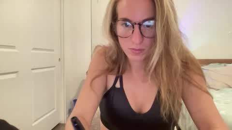 Snapshot of stassiethatsororitygirl chatting on 01.20.25 Stassiethatsororitygirl online show from 01.20.25