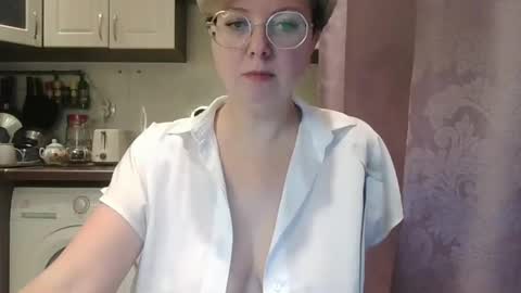 Snapshot of stasya_07 chatting on 12.29.24 Stasya online show from 12.29.24