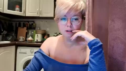 Snapshot of stasya_07 chatting on 10.15.25 Stasya online show from 10.15.25