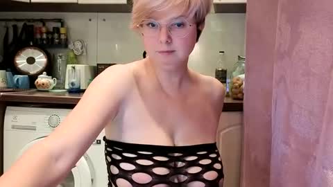 Snapshot of stasya_07 chatting on 10.29.25 Stasya online show from 10.29.25