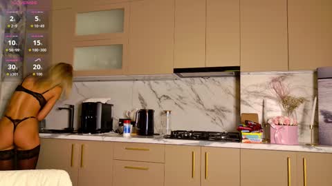 StasyQ555 online show from 11.22.25