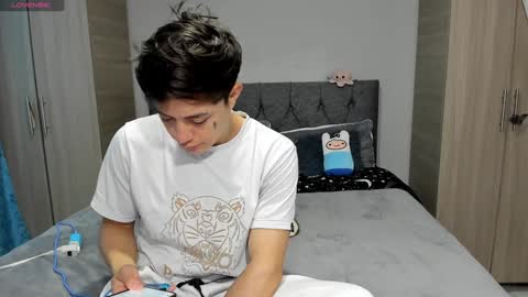 Snapshot of steban_and_kim chatting on 01.30.25 steban and kim online show from 01.30.25