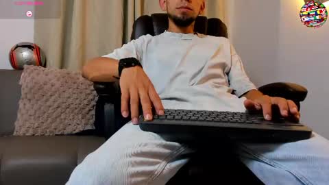 Snapshot of stebansilv_ chatting on 06.15.26 Steban online show from 06.15.26