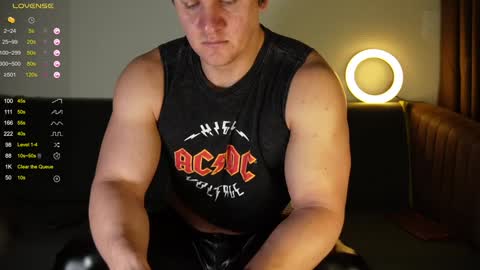 Snapshot of steevemuscle chatting on 12.31.24 Steeve online show from 12.31.24