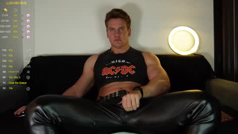 Snapshot of steevemuscle chatting on 03.02.25 Steeve online show from 03.02.25