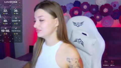 Snapshot of stefaevans chatting on 10.10.25 Stefa online show from 10.10.25