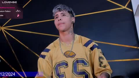 Snapshot of stefan_wonder_ chatting on 12.31.24 Wonder online show from 12.31.24