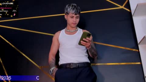 Snapshot of stefan_wonder_ chatting on 01.04.25 Wonder online show from 01.04.25